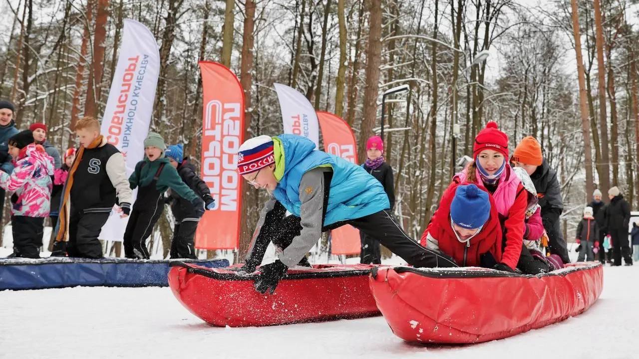 Чемпион России Михаил Девятьяров открыл сезон лыжных тренировок в Подмосковье  Девятьяров провел тренировку на лыжной трассе «Волкуша» в Лыткарине.   «Стартовал сезон тренировок со звездами спорта в парках. Сегодня на трассе „Волкуша“ мастер-класс провел российский лыжник, чемпион России, победитель этапов Кубка мира Михаил Девятьяров-младший. А уже через неделю на стадионе „Снежинка“ в Химках своими профессиональными секретами с жителями Подмосковья поделится бронзовый призер Олимпийских игр по лыжным гонкам Николай Морилов. Ждем всех этой зимой на тренировках!», — отметил министр спорта Московской области Дмитрий Абаренов.    Подписаться   Прислать новость