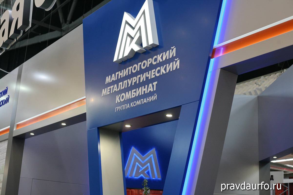 ММК предъявил Уралвагонзаводу долги еще на 690 миллионов ПАО Магнитогорский металлургический комбинат 29 сентября направило в Арбитражный суд Челябинской области 3 крупных исковых заявления в адрес НПО Уралвагонзавод на общую сумму 690 миллионов рублей Материалы пока не приняты к производству и суть их не раскрыта но как и в предыдущих исковых заявлениях металлургического гиганта речь вероятно идет о задолженности за поставленный металлопрокат Напомним на прошлой неделе ММК увеличил требования к УВЗ до 307 млн рублей направив требования в размере 182 млн рублей и насчитал неустойку за месячную просрочку оплаты В 2022 году УВЗ пришлось пойти на мировую с ММК из за долга в размере 886 млн рублей Теперь же долги УВЗ превысили этот рубеж