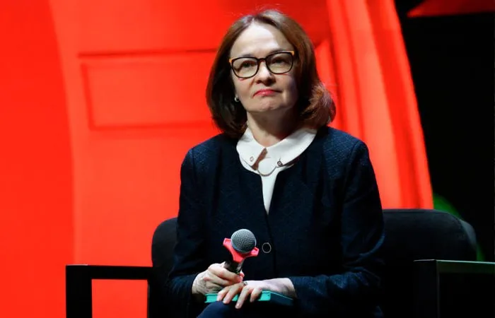 Набиуллина отметила что в современной России никогда не было такого дефицита кадров Особенность ситуации сейчас это ситуация на рынке труда Мы действительно никогда до сих пор в истории современной России не жили в таком дефиците рабочей силы Никогда у нас такого не было а это оказывает влияние на всю экономическую ситуацию и на наше решение сообщила на Альфа саммите председатель ЦБ Эльвира Набиуллина Здесь конечно если бы были более оперативные данные нам бы это сильно помогло подчеркнула глава ЦБ Фото Григорий Сысоев РИА Новости interfaxonline