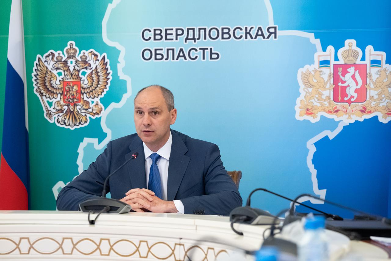 Денис Паслер поручил усилить безопасность в День России и предстоящие выходные дни  Врио губернатора Свердловской области Денис Паслер поставил задачу перед членами антитеррористической комиссии – усилить меры безопасности во время празднования Дня России. Поручение дано на заседании антитеррористической комиссии 11 июня.  Также глава региона поручил обеспечить исчерпывающие меры безопасности в местах массового скопления людей и на объектах транспортной инфраструктуры в период всех выходных дней.  В ходе заседания Денис Паслер заслушал доклады руководства нескольких муниципальных образований о готовности городов и сёл к проведению праздничных мероприятий.