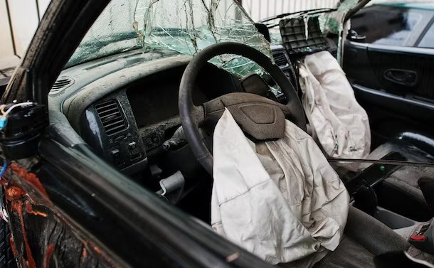 Сбившая насмерть ребенка в Новой Москве перед аварией выпила бутылку ликера В ближайшее время перед судом предстанет женщина, которая 14 декабря 2024 года насмерть сбила ребенка в Новой Москве. Прокуратура уже утвердила обвинительное заключение и передало материалы в суд для рассмотрения по существу, передает пресс-служба ведомства. Фигурантка дела не отрицает вину. Она полностью призналась в содеянном. При этом рассказала следствию, что в тот день употребила целую…