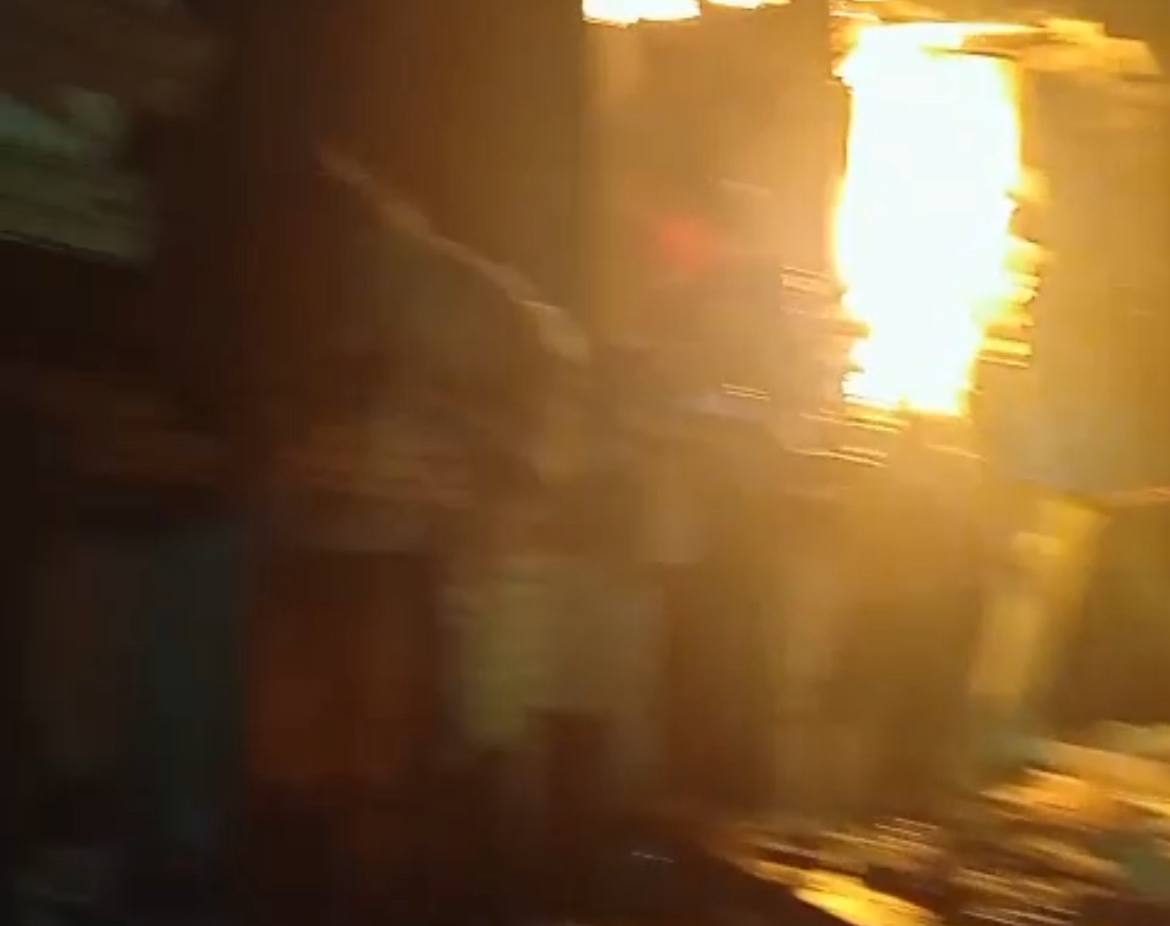 Из-за падения обломков БПЛА в Адлерском районе Сочи произошел пожар на территории гаражного кооператива Возгорание затронуло 4 гаража на Авиационной. Общая площадь — 200 кв. м. Пожар потушили в 2:51. На месте возгорания по предварительной информации пострадавших нет. Кубань 24