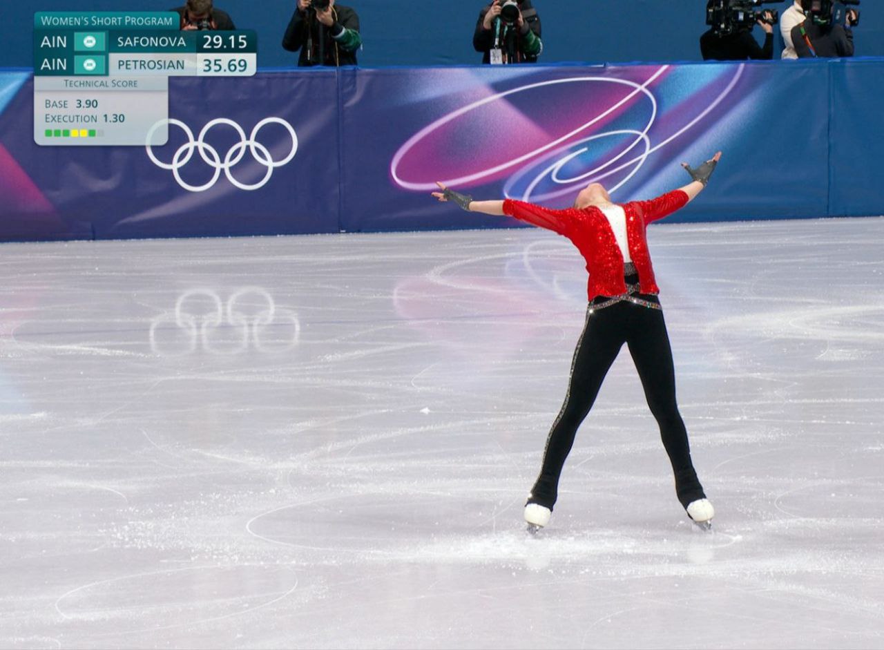 Фигуристка Аделия Петросян выступила с короткой программой в женском одиночном катании на Олимпиаде в Италии За прокат программы она получила 72 89 балла Аделия выступала второй в первой разминке Поставил программу для неё хореограф Даниил Глейхенгауз в качестве музыкального сопровождения выбрали композиции Майкла Джексона Болеем за Аделию Подписаться на MSK1 Подарить буст