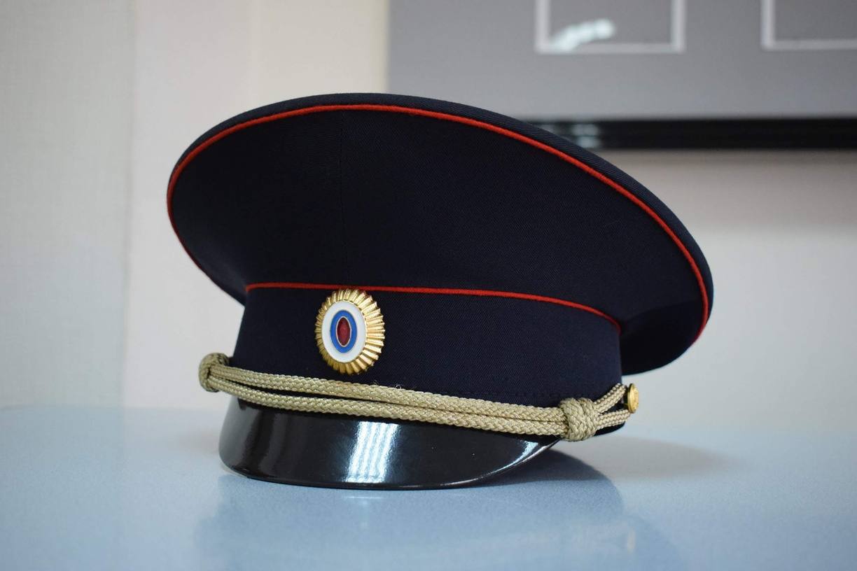 Омского полковника полиции задержали по подозрению во взяточничестве Мужчина является начальником отдела Управления экономической безопасности УМВД России по Омской области Предварительно установлено что с декабря 2021 го по апрель 2025 года сотрудники его отдела получали взятки за то что не вмешивались в работу незаконного игорного бизнеса Как сообщили в пресс службе регионального УМВД материалы дела уже направили в следственные органы В случае если вина сотрудников подтвердится они будут уволены и понесут наказание в установленном законом порядке Om1 Омск в MAX