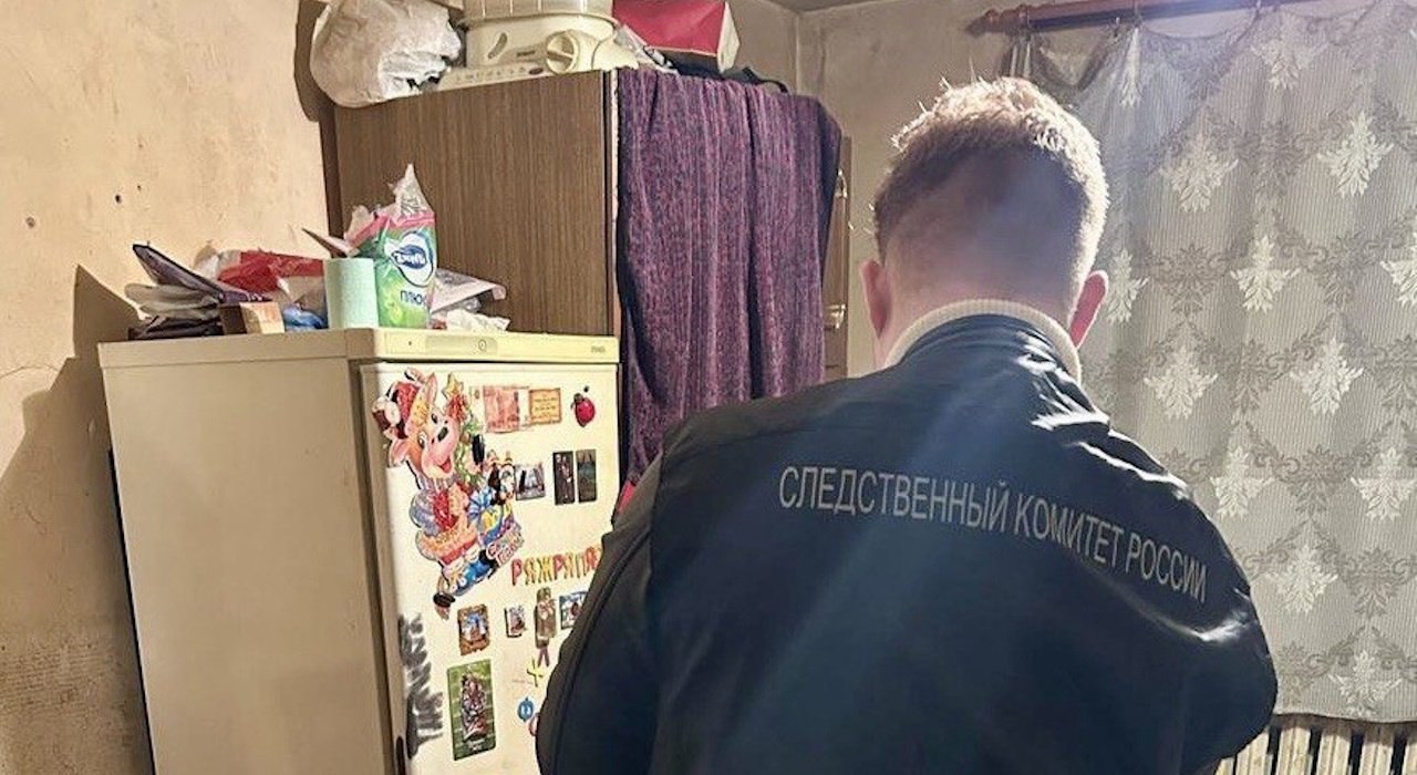 Камчатского жителя отправят под суд за убийство собутыльника В Петропавловске-Камчатском завершено расследование резонансного уголовного дела. Местного жителя обвиняют в убийстве знакомого во время пьяной драки. Трагедия произошла 9 марта в доме на улице Корякская. По данным следствия, в состоянии алкогольного опьянения между мужчинами вспыхнул конфликт. В ходе ссоры обвиняемый нанес 49-летнему собутыльнику ножевое ранение в бедро, перерезав артерию. Пострадавший скончался на месте от потери крови, сообщили "ЧП Камчатка" в СК. Следствие квалифицировало действия подозреваемого по статье о причинении тяжкого вреда здоровью, повлекшего смерть ч.4 ст.111 УК РФ . Сейчас материалы дела направлены прокурору для утверждения обвинения и передачи в суд.