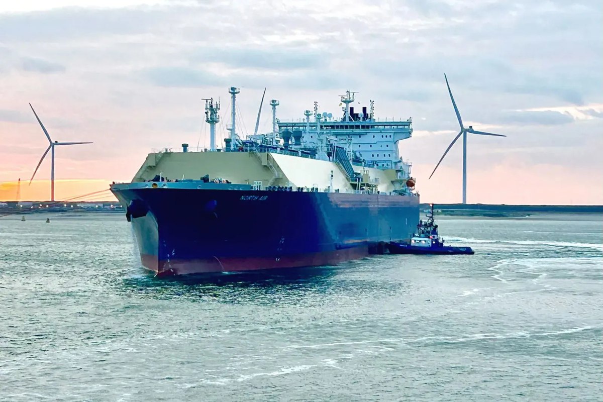 Российский танкер не смог загрузить СПГ из за льда Танкер Buran находится под санкциями США пытался взять груз на Арктик СПГ 2 кружил в Обской губе и развернулся в сторону Мурманска СПГ LNG АрктикСПГ2 Арктика Buran санкции ОбскаяГуба Мурманск Севморпуть лед танкеры энергетика логистика Bloomberg Investingcom