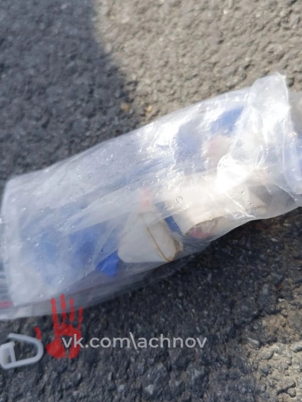 В Челябинске полицейские задержали местного жителя, который подозревается в продаже наркотиков   У него нашли больше 5 граммов амфетамина, упакованного в 19 свертков.   Задержанный был доставлен в полицию для дальнейшего расследования. Установлено, что он хранил наркотики с намерением их продать.    В отношении него возбуждено уголовное дело, и ему назначили меру пресечения. Полиция призывает граждан сообщать о случаях распространения наркотиков.  Источник: УВД по городу Челябинску
