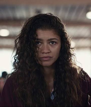 Третий сезон Эйфории начнет выходить весной 2026 года Об этом заявил глава HBO и HBO Max по контенту Кейси Блойс Точная дата релиза пока неизвестна К своим ролям вернутся Зендая Джейкоб Элорди Сидни Суини Хантер Шефер Эрик Дейн Алекса Деми Доминик Файк и Мод Апатоу ВПШ