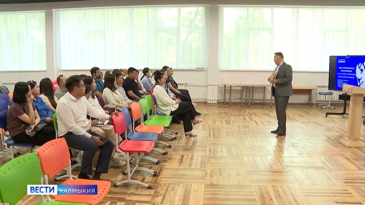 Учителя Калмыкии одержали победу на Всероссийском педагогическом форуме Образование взгляд на будущее Он проходил в Московской области и собрал делегации из 71 субъекта России Ключевое мероприятие педагогическая конференция разделенная на 4 секции В каждой из них учителя делились своим уникальным опытом выявления и продвижения юных интеллектуальных лидеров Среди активных участников были и учителя Элистинской школы 20 Ноган Сахурова Эрвенг Пюрвеева Оксана Харцхаева продемонстрировавшие свой профессионализм и одержавшие безоговорочную победу в своих секциях Быть в курсе Прислать новость Также подписывайтесь на наш новостной канал в MAX Вести Калмыкия