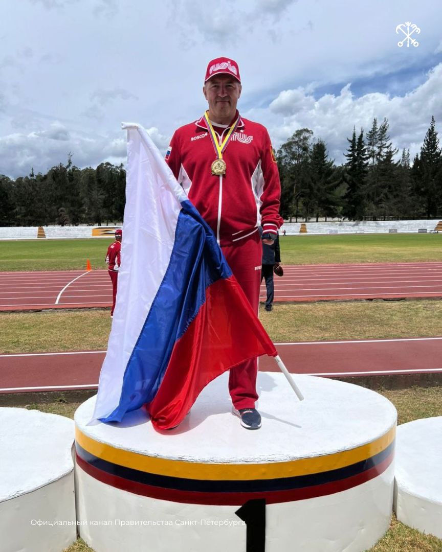 Петербуржец Алексей Карелин стал чемпионом мира по спортивному ориентированию среди военных Ветеран СВО завоевал золотую медаль в дисциплине спринт на соревнованиях в Эквадоре Спортсмен тренируется в Центре адаптивного спорта и уже носит титул призёра чемпионата России по паралимпийскому велоспорту Также он дважды становился призёром соревнований по лыжным гонкам и биатлону Кубка Защитников Отечества spbgov спорт Подписывайтесь на канал Правительства Санкт Петербурга в МАХ