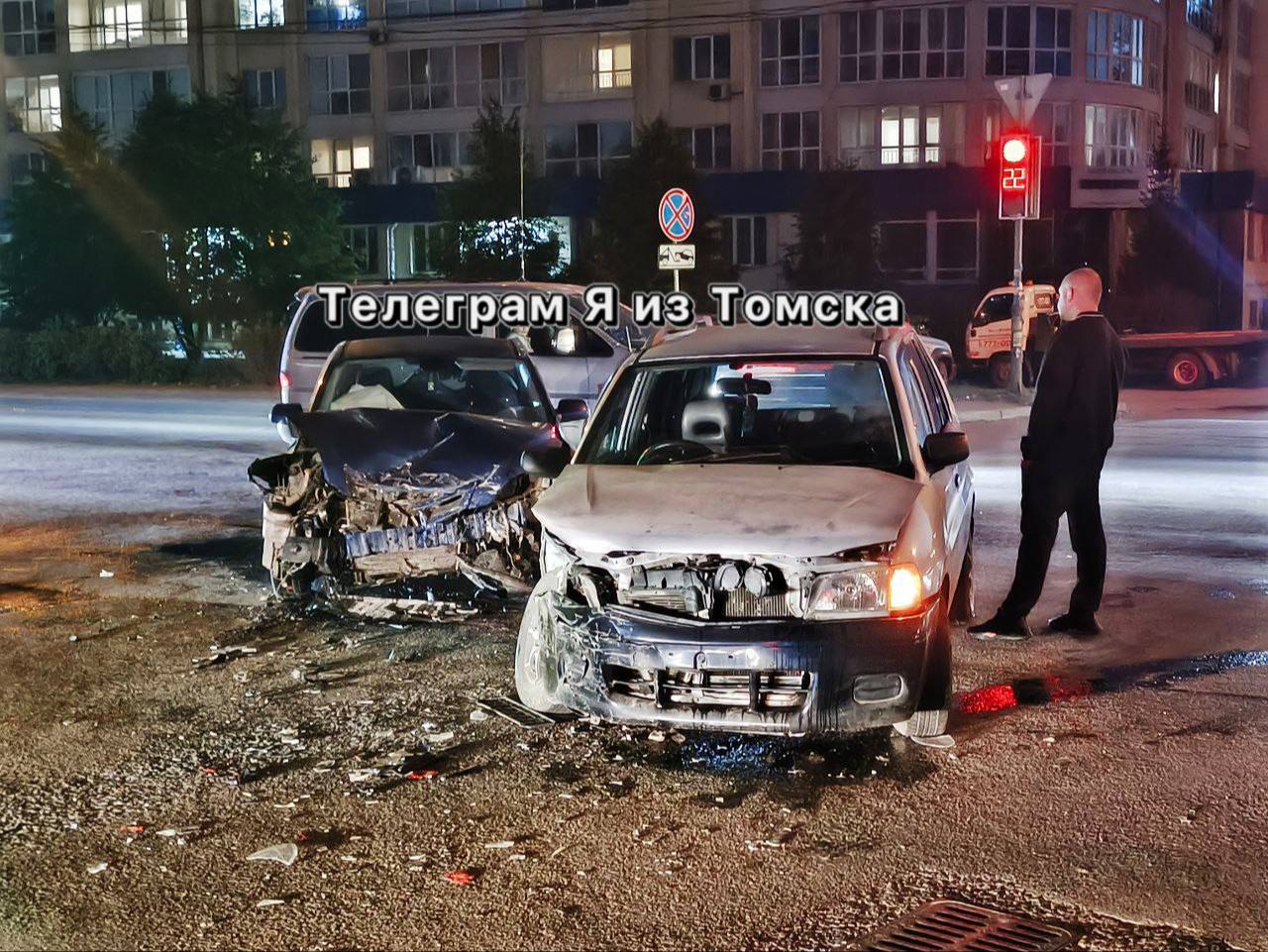 Сегодня ночью на пересечении ул Аркадия Иванова и Московского тракта произошло серьёзное ДТП с участием двух автомобилей На месте работали экстренные службы Информации о пострадавших нет Подписаться на канал   Предложить свою новость