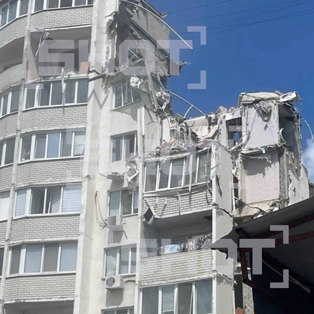 Два человека погибли, по данным SHOT, при взрыве в жилом доме в Саратове.