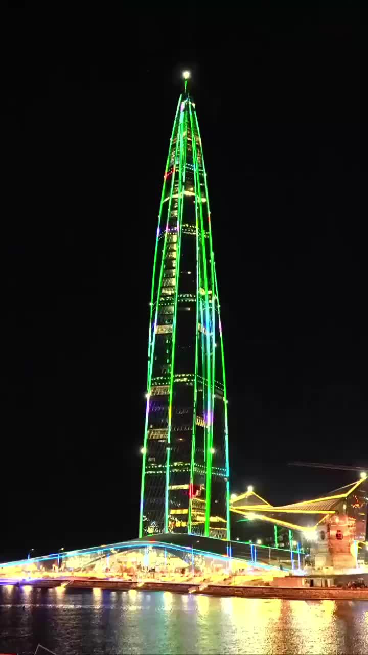 Лахта Центр начнет новогоднюю подсветку с зеленым освещением