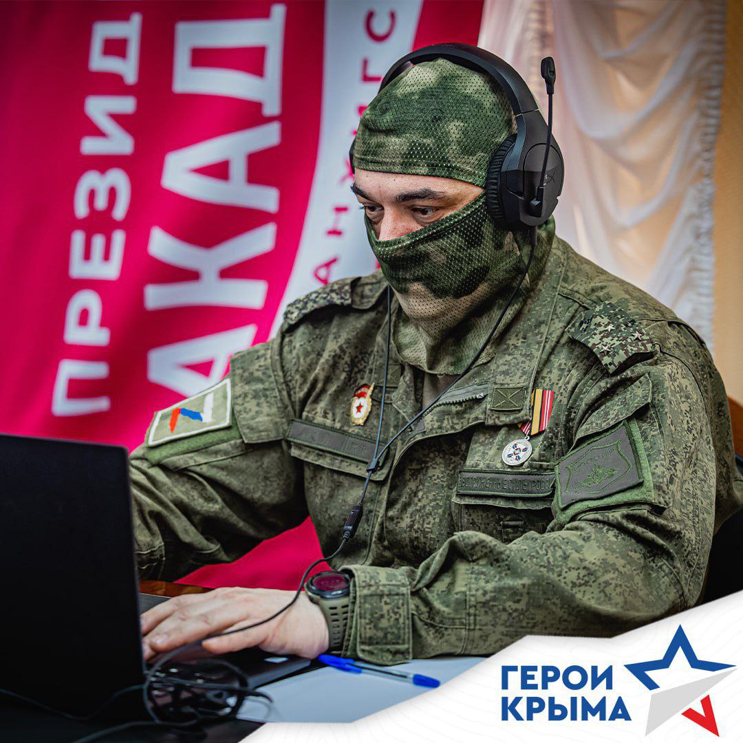 В Крыму подходит к завершению отбор участников программы «Герои Крыма»  Этот проект создает уникальные возможности для профессионального роста военнослужащих и ветеранов СВО.  Ветераны смогут приступить к обучению и стажировкам уже в середине сентября. Для действующих участников специальной военной операции программа откроется после завершения их службы. Как отметил Герой России Юрий Нимченко, ключевой особенностью обучения станет практико-ориентированный подход.