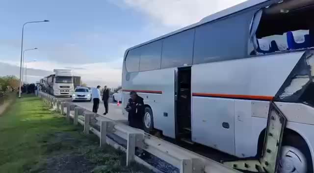 Детский автобус столкнулся с грузовиком в Усть Лабинском районе, никто не пострадал