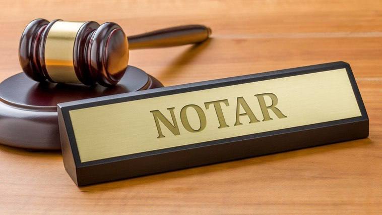 Правительство утвердило Концепцию Информационной системы e Notariat которая позволит оказывать нотариальные услуги и в цифровом формате 1 Граждане внутри страны и за её пределами смогут удостоверять подписывать и обрабатывать нотариальные акты онлайн используя квалифицированные электронные подписи и современные технологии безопасности 2 Нотарии больше не будут собирать документы на бумаге они будут получать их напрямую из государственных реестров через защищённые соединения 3 Цифровизация уберёт очереди в кассах и расходы на транспорт для граждан обеспечив более быстрый и удобный доступ к услугам 4 Бизнес среда получит выгоду от сокращения бюрократии онлайн записи и быстрого доступа к данным что будет стимулировать инвестиции Система e Notariat будет интегрирована в государственную инфраструктуру MCloud