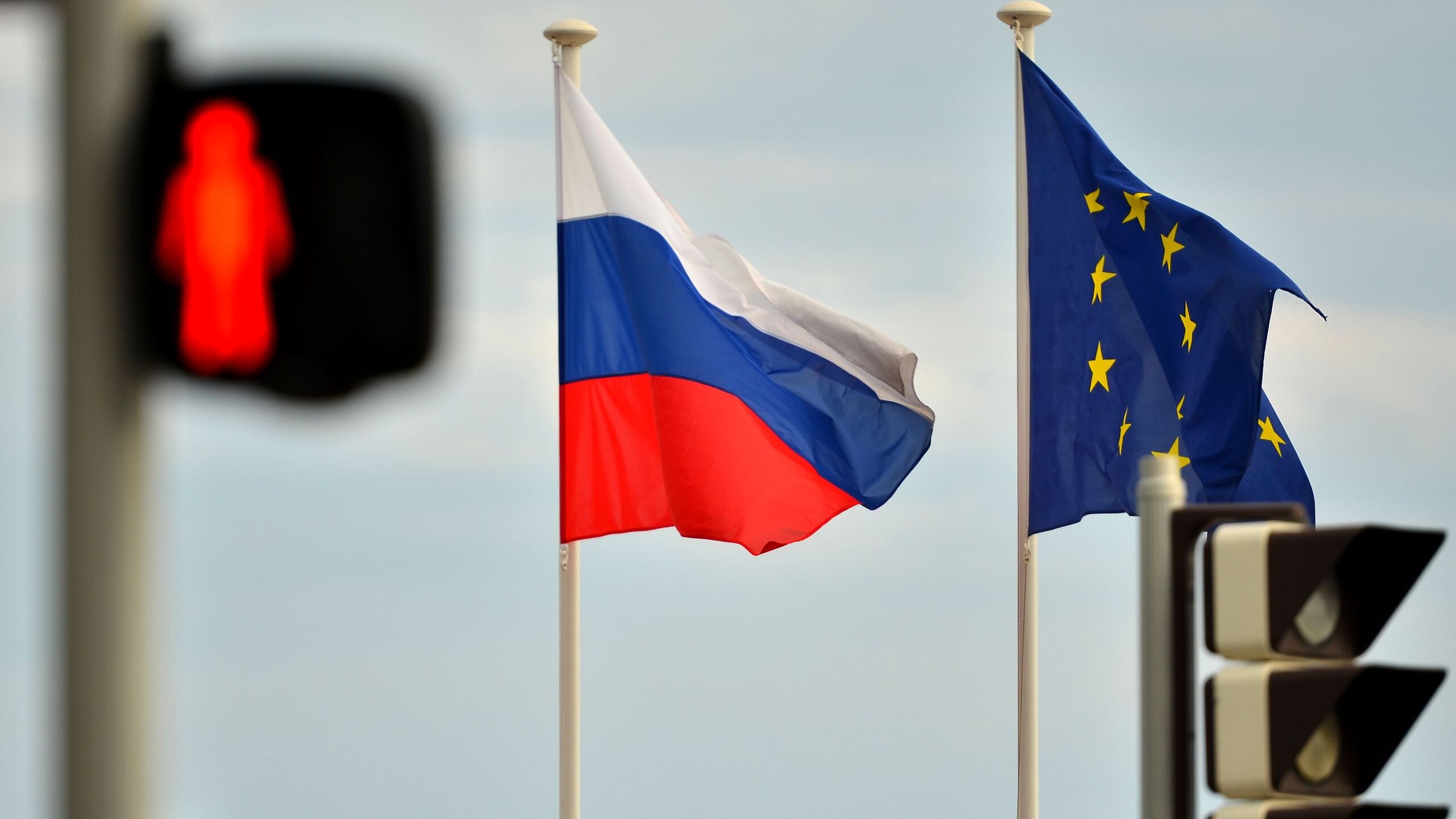 Евросоюз продолжит обсуждение запрета на импорт энергоносителей из РФ на следующей неделе на уровне МИД, Венгрия и Словакия будут стремиться не допустить его, поскольку это вызвало бы рост коммунальных расходов, заявил венгерский премьер-министр Виктор Орбан.