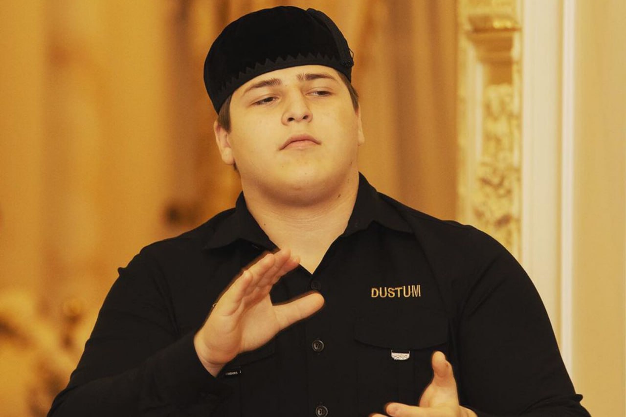 17-летнего сына главы Чечни Адама Кадырова назначили куратором оказания гуманитарной помощи Газе от республики.