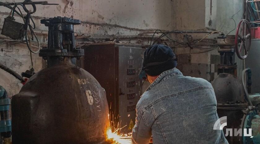 Специалисты Луганскводы с начала июня устранили более 250 порывов. Об этом сообщила пресс-служба предприятия. Для нормализации работы системы водоотведения работники предприятия устранили около 800 заторов в канализационных сетях, специализированные бригады при помощи гидродинамических машин промыли более 30 км канализационных коллекторов.