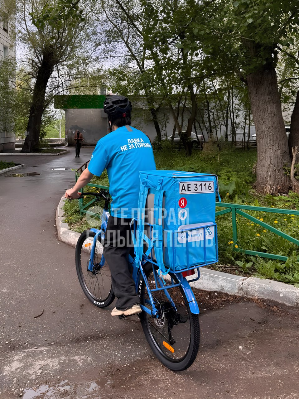 Яндекс Лавка откроется завтра в Перми Сегодня в городе заметили доставщиков в футболках «Лавка не за горами». Источник сообщил , что с 22 мая начнет свою работу сервис доставки Яндекс Лавка. Пока что будет открыто 6 точек — в Ленинском, Индустриальном, Свердловском и Мотовилихинском районах. Сейчас в городе работают и другие сервисы доставки: Самокат, Купер, Магнит, Яндекс Доставка и тд. Будете пользоваться? Подписаться Дать «буст»
