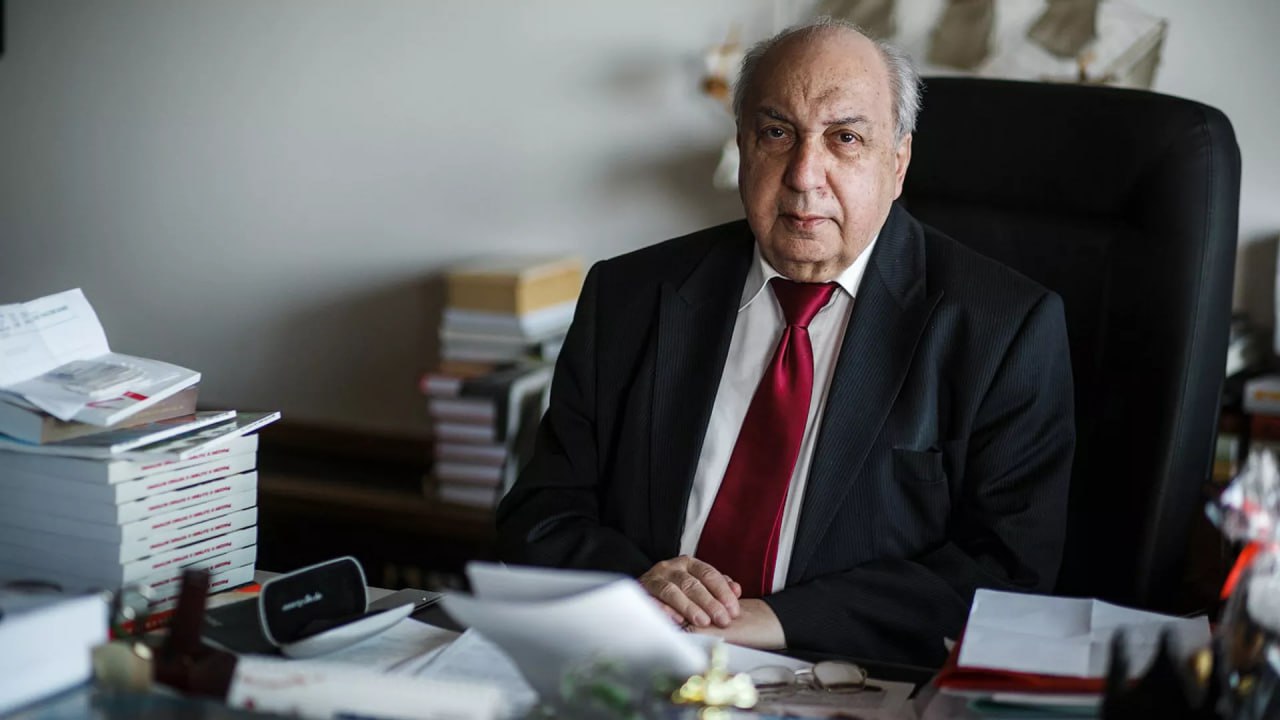 Академик Александр Чубарьян удостоен Государственной премии РФ Академик Александр Чубарьян удостоен Государственной премии Российской Федерации за значительный вклад в гуманитарную сферу. Соответствующее решение подписал президент РФ, сообщается на официальном сайте Кремля. Напомним, в 2021 году выдающийся ученый уже был отмечен высокой государственной наградой – орденом «За заслуги перед Отечеством» I степени. • Дзен • Сайт • TikTok • Facebook • Instagram • YouTube • X/twitter
