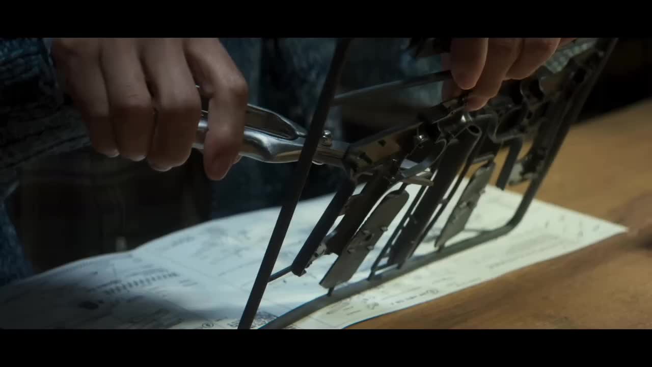 Трейлер южнокорейского триллера 'Метод исключения' с Ли Бён Хоном получил высокие оценки критиков