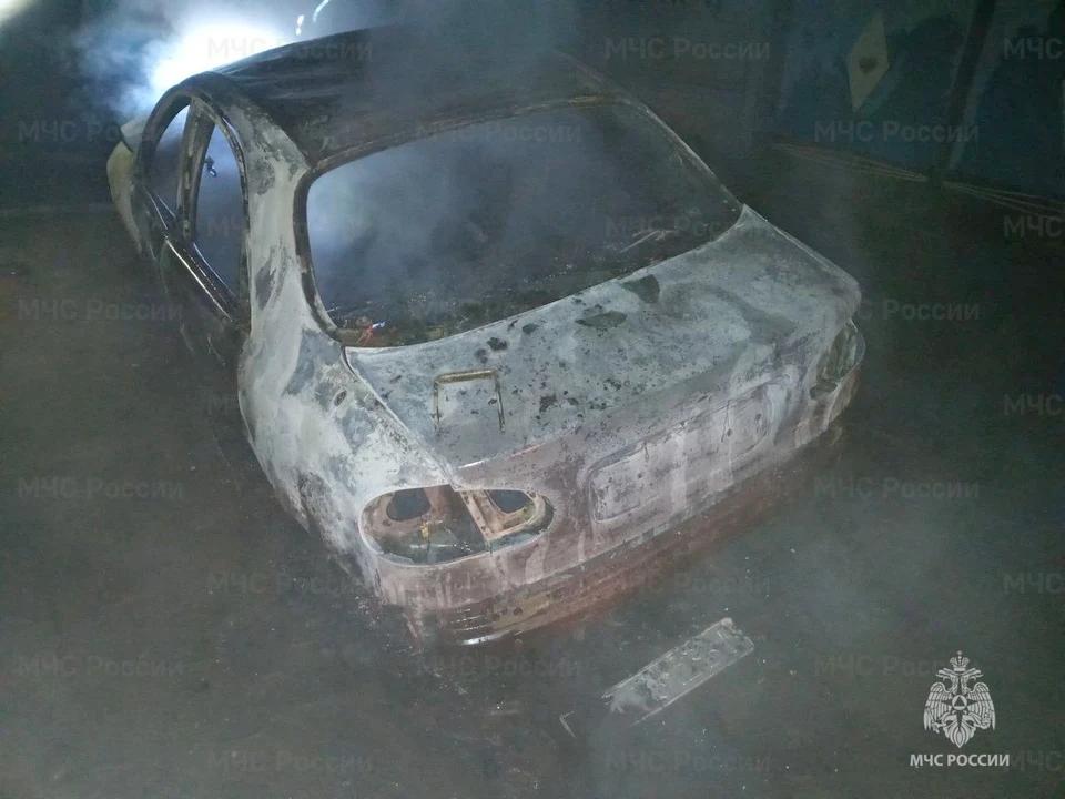 В Новой Маячке сгорел легковой автомобиль Ночью в понедельник, 5 мая 2025 года, в 00:33 в поселке Новая Маячка Алешкинского муниципального округа произошло возгорание легкового автомобиля. На место происшествия незамедлительно выехала дежурная смена отдельного поста 1 пожарно-спасательной части. "К 01:45 пожарным удалось полностью ликвидировать возгорание. По предварительным данным, обошлось без пострадавших. Причины происшествия уточняются", - сообщили в ГУ МЧС России по Херсонской области.