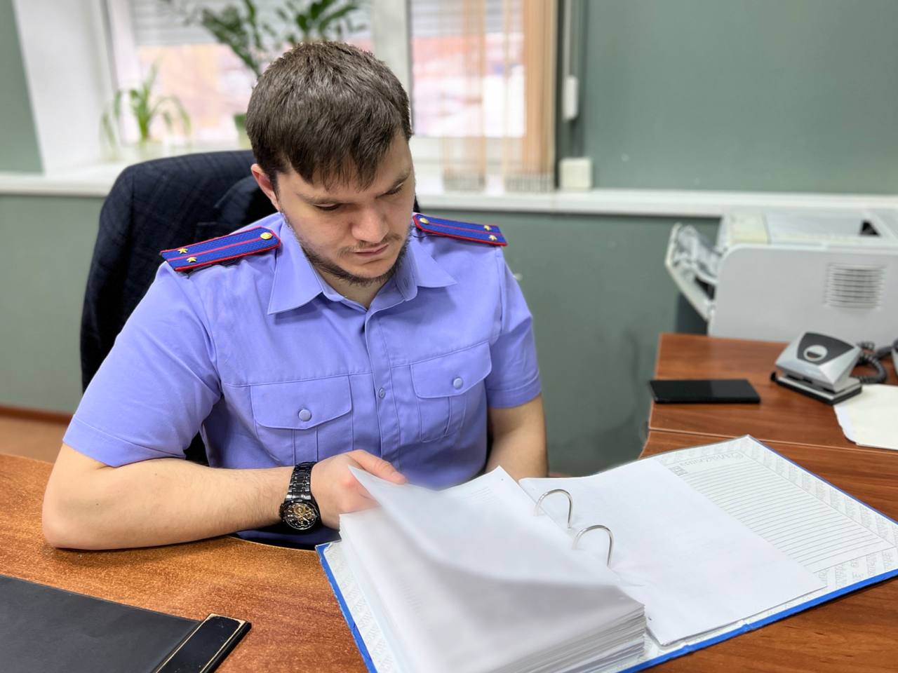 Вынесен приговор в отношении бывшего сотрудника организации выполнявшей работы по реконструкции Саратовского академического театра оперы и балета признанного виновным в совершении коррупционного преступления Собранные вторым отделом по расследованию особо важных дел следственного управления Следственного комитета Российской Федерации по Саратовской области доказательства явились достаточными для признания бывшего представителя субподрядной организации выполнявшей работы по реконструкции Саратовского академического театра оперы и балета виновным в совершении преступления предусмотренного ч 5 ст 291 УК РФ дача взятки в особо крупном размере Следствием и судом установлено что в период с декабря 2020 года по февраль 2021 года обвиняемый передал часть взятки в виде денежных средств в сумме более 1 1 млн рублей из общей суммы взятки превышающей 2 млн рублей главному инженеру Саратовского академического театра оперы и балета Денежные средства были переданы за содействие в ускоренном согласовании документов по реконструкции театра оперы и балета которое взяткополучатель мог обеспечить благодаря своему должностному положению а также своему авторитету дружеским и личным связям в государственных и муниципальных учреждениях Взяткополучатель осужден за совершение преступления предусмотренного ч 6 ст 290 УК РФ Ему назначено наказание в виде 5 лет лишения свободы с отбыванием в исправительной колонии строгого режима Противоправные действия фигуранта выявлены сотрудниками УФСБ России по Саратовской области Следствием собрана достаточная доказательственная база в связи с чем уголовное дело направлено для утверждения обвинительного заключения и последующей передачи в суд для рассмотрения по существу Приговором суда бывшему представителю субподрядной организации назначено наказание в виде 3 лет лишения свободы с отбыванием в колонии строгого режима