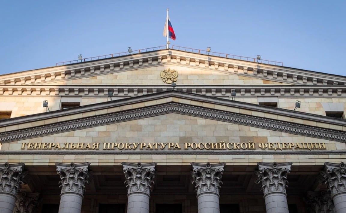 Генеральная прокуратура подала антикоррупционный иск к депутату парламента Дагестана Муртузали Муртузалиеву Ведомство требует изъять имущество оцененное в 850 млн руб так как депутат и члены его семьи совершали сделки на покупку имущества на сумму превышающую их законный доход рассказали РБК источники знакомые с содержанием иска Надзорное ведомство просит суд обратить в доход государства фактически принадлежащее депутату восемь земельных участков пять домов две квартиры и три нежилых здания в Москве Московской области Махачкале и Изербаше в том числе особняк в элитной подмосковной деревне Жуковка на Рублево Успенском шоссе Муртузалиев впервые был избран в парламент в 1999 году последний раз переизбран в 2021 году состоит в комитете по культуре делам молодежи спорту и туризму а также в комиссии по контролю за достоверностью сведений о доходах об имуществе и обязательствах имущественного характера представляемых депутатами Фото Олег Яковлев РБК РБК в Telegram и MAX