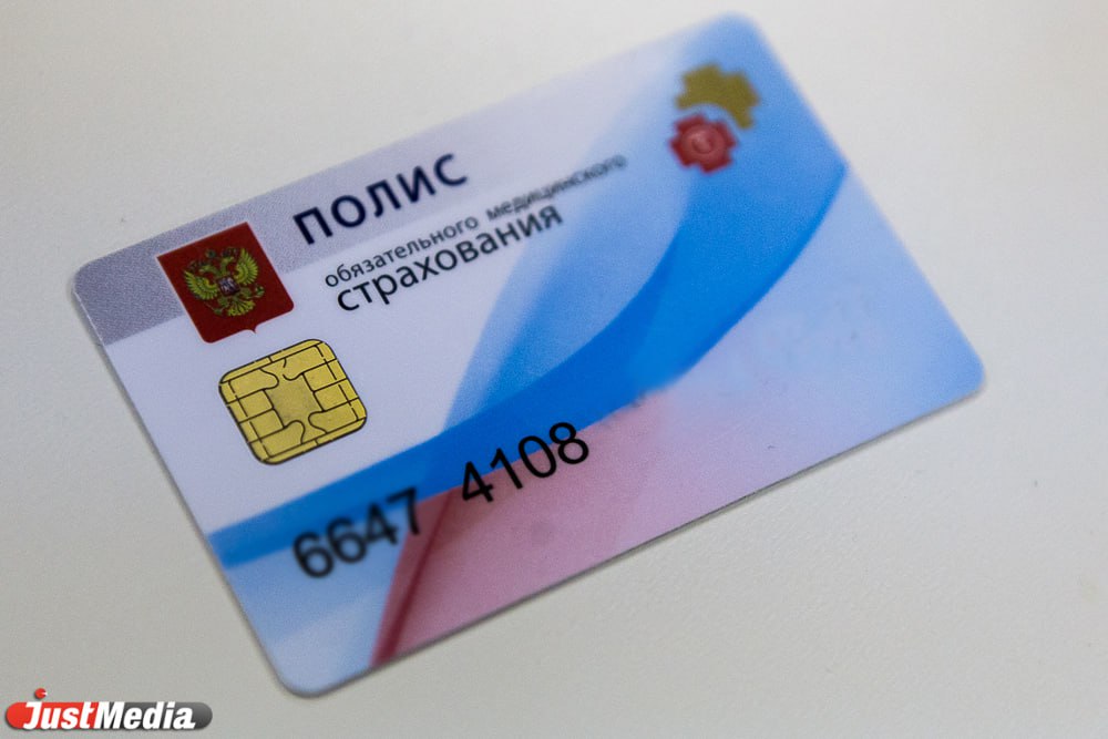 Россиянки теперь смогут сдать анализ на ВПЧ по полису ОМС Сделать это можно будет в рамках первого этапа диспансеризации женщины в возрасте 21 49 лет В случае если будет положительный результат то пациентку направят на жидкостную онкоцитологию пишет ТАСС Также в 2026 году в программу ОМС включено неинвазивное пренатальное тестирование В Свердловской области проведение последнего финансировали из регионального бюджета В 2025 году тестирование прошли более двух тысяч беременных женщин Неинвазивное пренатальное тестирование представляет собой метод ДНК скрининга хромосомных аномалий плода по крови матери и позволяет с точностью до 99 диагностировать патологии уже с десятой недели беременности Наша территория одной из первых начала реализацию контингентной модели неинвазивного пренатального скрининга Решение о его проведении принимает врач генетик или акушер гинеколог отметила министр здравоохранения Свердловской области Татьяна Савинова justmediaru