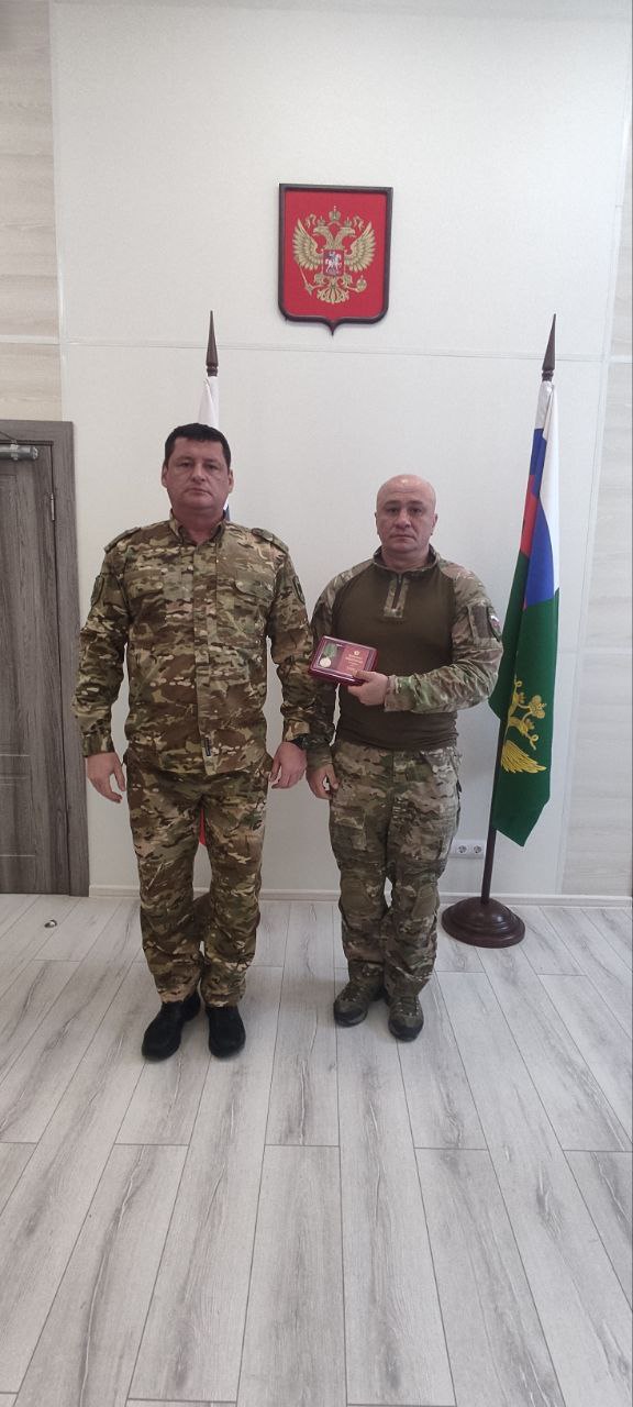 Медали "За службу" разных степеней получили пять сотрудников ГУ Федеральной службы судебных приставов по Херсонской области Главный судебный пристав региона Алексей Очкалов в ходе церемонии награждения отметил важность и сложность выполнения задач, поставленных перед Службой на территории Херсонской области. В преддверии празднования Дня России Алексей Очкалов пожелал каждому сотруднику ведомства внести свой вклад в укрепление и исполнение российских законов на территории Херсонщины. ПОДПИСАТЬСЯ НА ТАВРИЮ