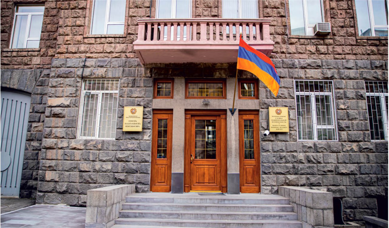Делегация во главе с директором Службы национальной безопасности Армении с 19 по 21 сентября примет участие в 3 м Международном форуме по безопасности который пройдёт в столице Азербайджана Баку Об этом сообщается в официальном заявлении ведомства Другие детали визита включая формат участия и программу форума пока не раскрываются Подписаться на нас