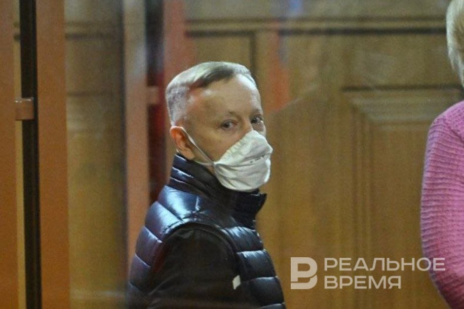 Слишком мягкое обвинение Верховный суд Татарстана вернул в Генпрокуратуру дело экс судьи Набиева Верховный суд Татарстана вернул Генпрокуратуре уголовное дело экс главы Менделеевского и Пестречинского райсудов Ирека Набиева для предъявления более тяжкого обвинения По данным Реального времени гособвинитель по делу обвиняемый экс судья и его защитник выступали против такого решения А мнение отсутствующих на процессе потерпевшего и его представителя не выяснялось Подпишитесь на Реальное время в МАХ Telegram Дзен