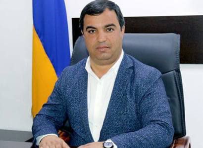 В Армавирской области убит глава общины Паракар Володя Григорян МВД Армении В 23 52 в полицию поступил звонок о стрельбе в Мердзаване По предварительным данным есть ещё один погибший и один раненый Сотрудники МВД выясняют обстоятельства происшествия SputnikARM