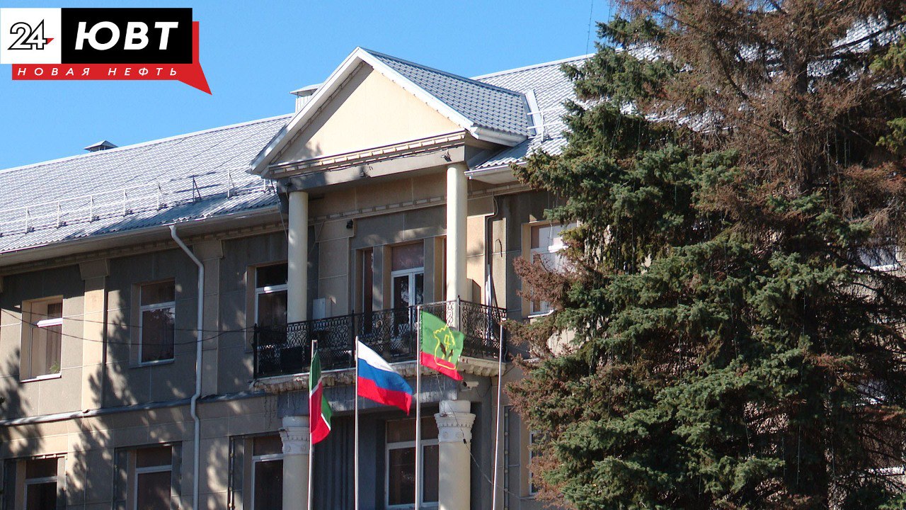 В Альметьевске назначили нового начальника Управления культуры В Альметьевском районе назначили нового руководителя отдела культуры С сегодняшнего дня эту должность будет занимать Роза Галеева Она обладает солидным опытом работы в руководящих должностях ранее возглавляла посёлок Актюбинский и была заместителем главы Азнакаевского района Роза Алмасовна имеет большой опыт работы в административных должностях Уверена что её управленческие навыки и ответственный подход станут залогом успешного развития культурной жизни нашего района отметила Гюзель Хабутдинова глава АМР Назначение связано с уходом в декрет предыдущего руководителя Лолы Салиховой