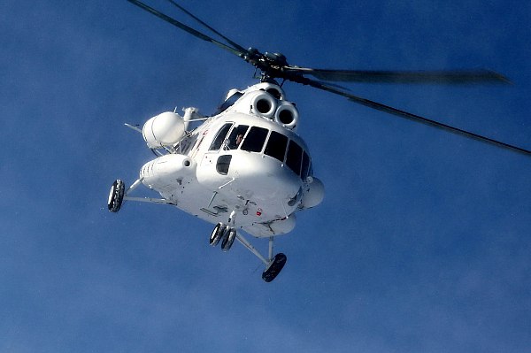 Вертолет Ми-8 совершил вынужденную посадку из-за неполадок в Тверской области  Вертолет Ми-8, летевший в Смоленскую область, совершил вынужденную посадку из-за неполадок около деревни Щетинино Ржевского округа Тверской области. Экипаж не пострадал. Об этом сообщает ТАСС со ссылкой на данные Тверского центра обслуживания воздушного движения.  "Вынужденную посадку совершил [вертолет Ми-8], на площадку, подобранную с воздуха. Экипаж цел, борт цел", – сказала собеседница агентства.  По ее словам, вертолет Ми-8 летел из аэропорта Змеево под Тверью в сторону Смоленска для обследования газопровода. Вынужденную посадку он совершил возле деревни Щетинино Ржевского округа. "Они  экипаж - прим. ТАСС  позвонили, доложили, что произведена посадка благополучно", – добавили в центре.  aviaru.net/n285113