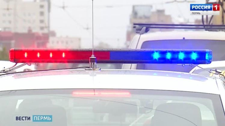 В Чайковском расследуют смертельное ДТП Как сообщили в полиции Прикамья, предварительно установлено, 8 августа около 21.50 час. в г. Чайковский у дома 2 по ул. Вокзальная водитель 1994 года рождения, управляя автомобилем "Лада Гранта", допустил наезд на двух девушек 2006 и 2007 годов рождения, переходивших проезжую часть по нерегулируемому пешеходному переходу. В результате ДТП обе пострадавшие получили различные травмы, от которых одна скончалась, другая - госпитализирована в больницу. Установлено, что водитель находился за рулём в состоянии алкогольного опьянения. По факту ДТП проводится проверка.
