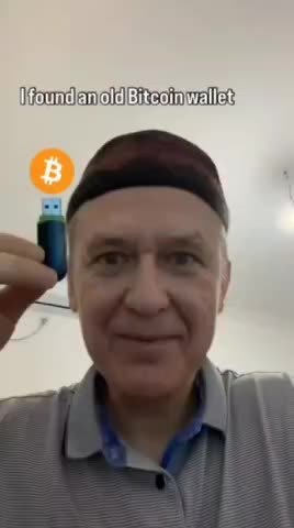 Мужчина нашел флешку с 100 биткоинами, увеличив состояние на 710 миллионов рублей