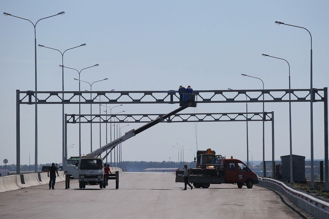 В 2025 году начнется реконструкция восточного участка ЕКАД.  Работы будут разбиты на четыре этапа. На первом — обновят участок протяженностью 2,6 км к северу от пересечения ЕКАД с Тюменским трактом. Здесь будет шесть полос движения.  По обновленной трассе можно будет развивать скорость до 120 км в час.   Новости из Екатеринбурга