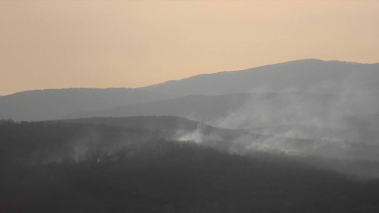 Лесной пожар в районе ст Смоленская ликвидирован Сегодня 24 11 2025 в 04 24 лесной пожар ликвидирован на примерной площади 1 9 га Краевой лесопожарный центр напоминает что неосторожное обращение с огнём разведение костров выжигание хвороста лесной подстилки сухой травы и других лесных горючих материалов с нарушением требований правил пожарной безопасности в лесу и на участках непосредственно примыкающих к лесам преследуется по закону Подписаться на новости ЮГ 24   ЮГ 24 в MAX