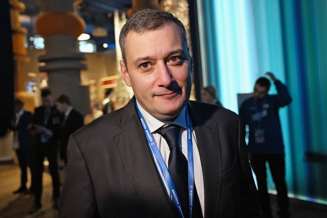 Хинштейн подал документы на выборы губернатора Курской области Врио губернатора Курской области Александр Хинштейн подал документы для регистрации в кандидаты от партии «Единая Россия» на досрочные выборы губернатора. Об этом сообщила пресс-служба региональной избирательной комиссии в «ВКонтакте». Фото: Антон Новодережкин/Коммерсантъ Подписывайтесь на «Ъ-Черноземье»
