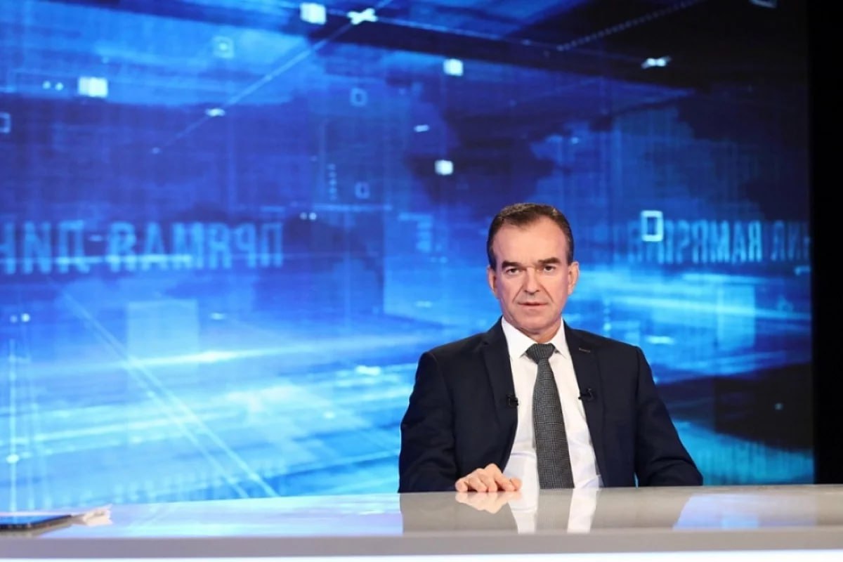 Вениамин Кондратьев проведет Прямую линию 5 декабря Специалисты начнут принимать вопросы с завтрашнего дня 25 ноября Задать их можно любым удобным способом по телефону центра обработки сообщений администрации Краснодарского края 8 861 268 60 44 в чат боте в мессенджере Max Вопрос губернатору Краснодарского края на платформе обратной связи на портале Госуслуги Ни одно обращение не останется без ответа Даже те которые не успеют прозвучать в прямом эфире изучим и возьмем в работу отметил глава региона Мы в Мах АиФ Краснодарский край в ТГ