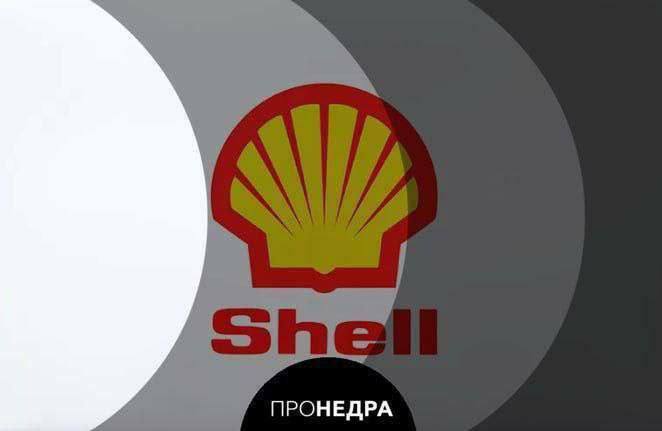 Shell выходит из проектов ВЭС в Шотландии и США Компания Shell отказалась от участия в двух проектах морских ветроэлектростанций у берегов Шотландии Концерн продал 50 в проекте MarramWind и вернул право аренды участка под проект CampionWind Оба объекта предполагали строительство плавучих ВЭС суммарной мощностью до 3 ГВт способных обеспечить энергией более 3 5 млн домов Решение последовало спустя несколько дней после выхода Shell из американского проекта Atlantic Shores Offshore Wind у побережья Нью Джерси и Нью Йорка Компания объяснила шаг перенастройкой портфеля в пользу направлений где Shell имеет конкурентные преимущества в торговли и розничных операций в энергетике Рост издержек высокие ставки и изменения в регулировании сделали морскую ветроэнергетику менее привлекательной для инвесторов Как и BP Shell возвращает фокус на традиционный нефтегазовый бизнес который вновь стал приоритетом на фоне мирового энергетического кризиса   Пронедра Подписывайся