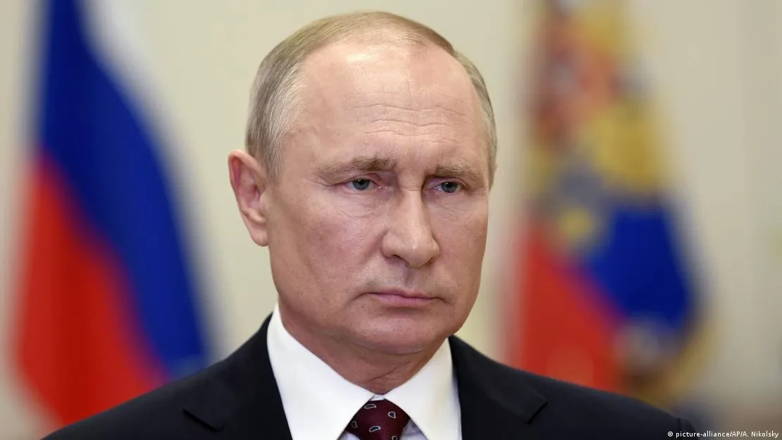 Рейтинг Путина снижается шесть недель подряд ВЦИОМ По данным опроса государственного ВЦИОМ за 6 12 апреля уровень одобрения Владимира Путина упал до минимального с начала войны уровня в 66 7 это на 1 1 процентного пункта ниже чем неделей ранее Показатель доверия также снизился до 72 минус 1 8 п п за неделю Еще в начале февраля рейтинг одобрения составлял 75 1 а рейтинг доверия 78 7 В марте показатели впервые снизились до уровней ниже которых были лишь 20 февраля 2022 года за четыре дня до войны Тогда уровень одобрения составлял 64 3 а уровень доверия 67 2 dwglavnoe