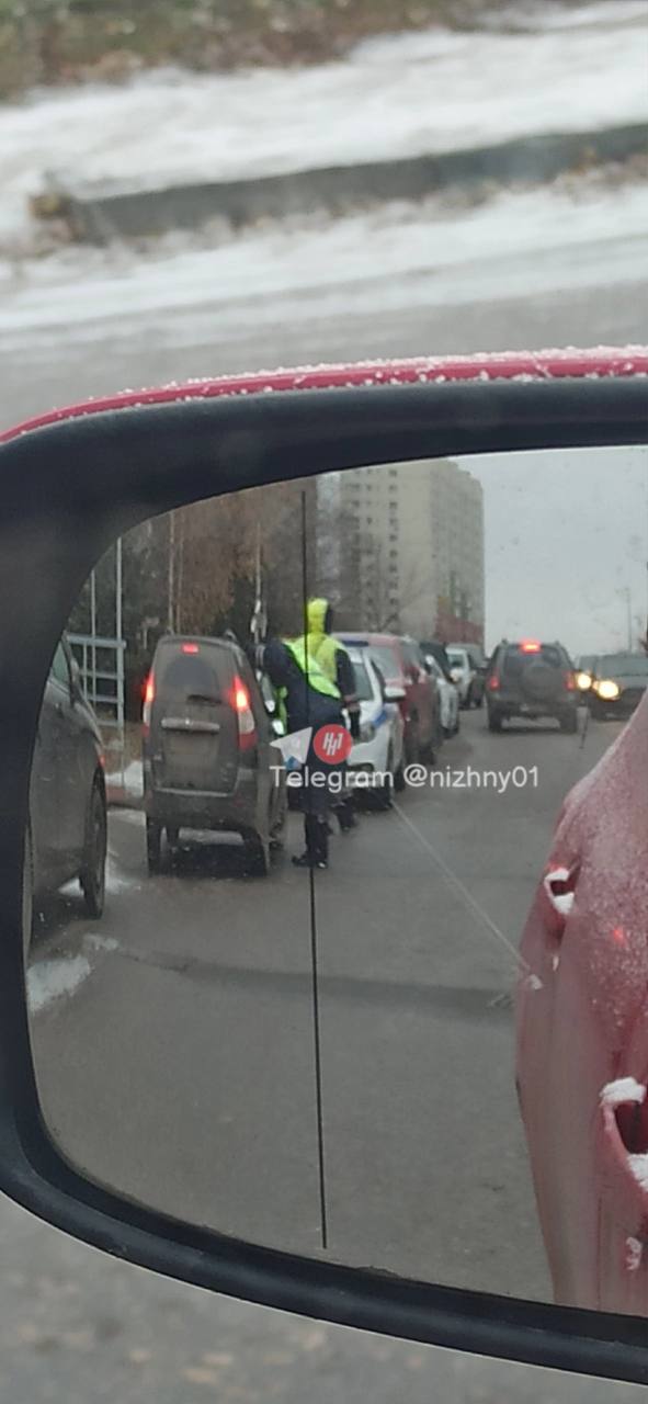 В ЖК «Цветы» оцепление, сообщают жители. На всех выездах сотрудники ДПС проверяют машины такси.  Говорят, неизвестный похитил из школы ребенка. Официальной информации пока нет.    Подписаться   Прислать новость