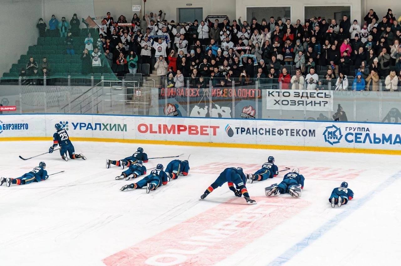 Сегодня прошла домашняя игра хоккейного клуба «Олимпия» с хоккеистами команды из Саратова «Кристалл». Матч завершился со счётом 2:1 в пользу «Олимпии».