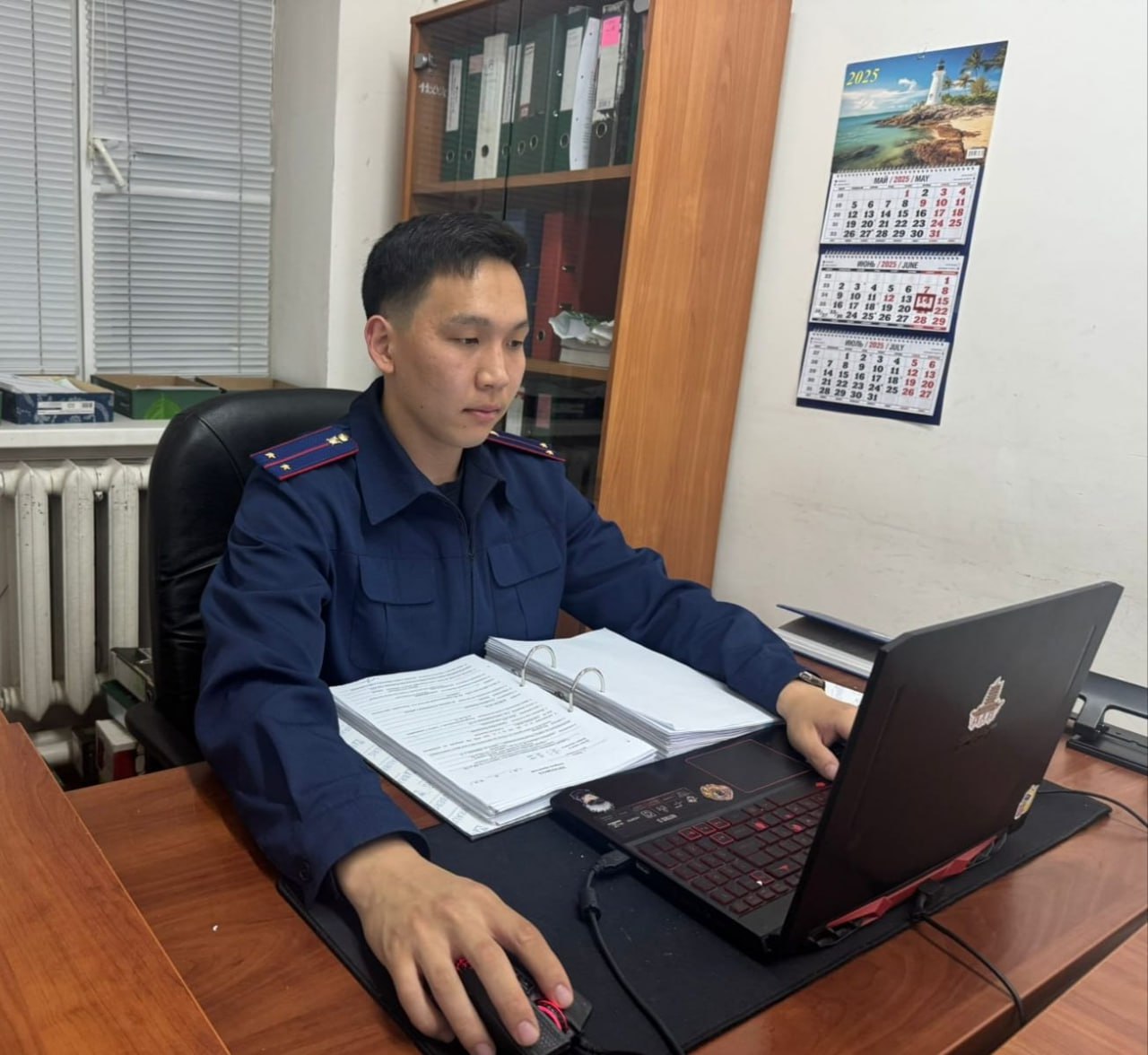 В Элисте возбуждено уголовное дело по факту получения подростком тяжких телесных повреждений Следственным отделом по городу Элиста следственного управления Следственного комитета Российской Федерации по Республике Калмыкия возбуждено уголовное дело по факту получения тяжких телесных повреждений 14-летним подростком п. «з» ч. 2 ст. 111 УК РФ . Следствием установлено, что 13 июня текущего года в республиканскую больницу доставлен несовершеннолетний житель села Троицкое в телесными повреждениями. Подростку оказывается необходимая медицинская помощь. В настоящее время следователями СК проводятся необходимые следственные и процессуальные действия, направленные на установление всех обстоятельств произошедшего, проведен осмотр места происшествия, назначен ряд судебных экспертиз. «ВКонтакте» и в мессенджере «Телеграм».