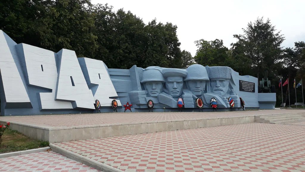 В Северной Осетии четырем селениям дадут звания «Населенный пункт воинской доблести» Об этом сообщили в пресс-службе парламента по итогам заседания заксобрания республики. «Гизель, Майрамадаг, Эльхотово и Сурх-Дигора станут первыми сельскими поселениями республики, которым будет присвоено почетное звание "Населенный пункт воинской доблести". По словам руководителя профильного комитета Аслана Черчесова, особую значимость принятие данных законопроектов приобретает в преддверии празднования 80-летия Великой Победы» , - говорится в сообщении.