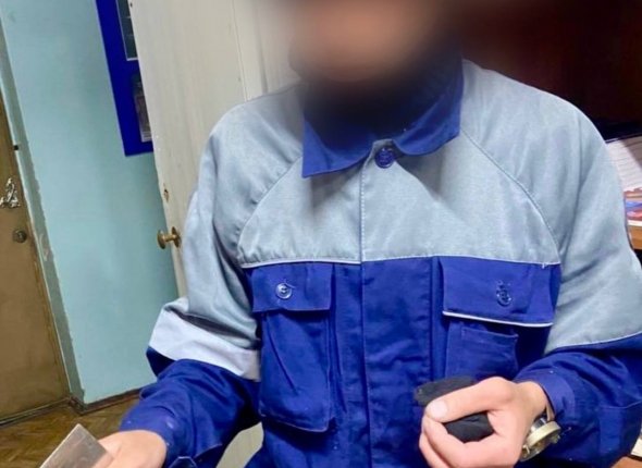 Мужчина напал со шпателем на подростка в Саянске Злоумышленник устроил разбой ради кражи мобильного телефона ВИДЕО Читать подробнее на сайте...