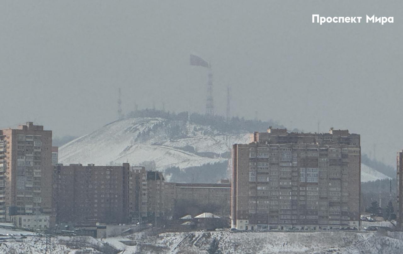 В Красноярске подорожала аренда квартир По данным портала Мир квартир за январь однушки двушки и трешки выросли в цене на 0 5 Сейчас в Красноярске однокомнатную в среднем можно снять за 28 559 рублей в месяц двухкомнатную за 37 830 рублей трехкомнатную квартиру за 47 981 рубль Эксперты говорят что стоимость аренды растет из за падения ставок на квартиры в 4 квартале 2025 года В январе владельцы начали отыгрываться за провал и стали повышать плату По прогнозам стоимость аренды продолжит расти и в феврале